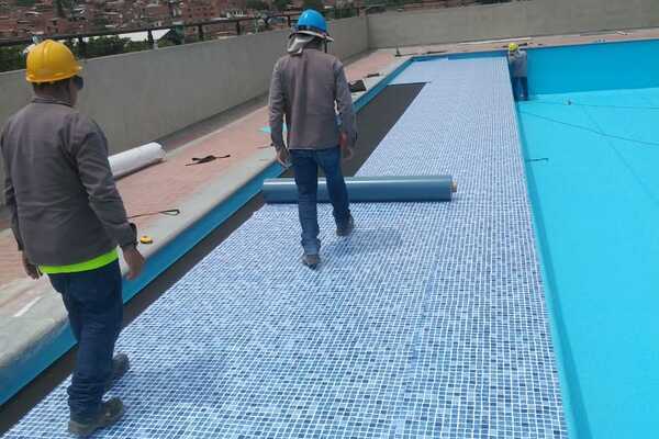 Características favorables al revestir tu piscina con membrana PVC.