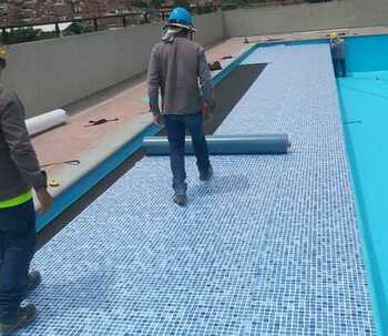 Características favorables al revestir tu piscina con membrana PVC.