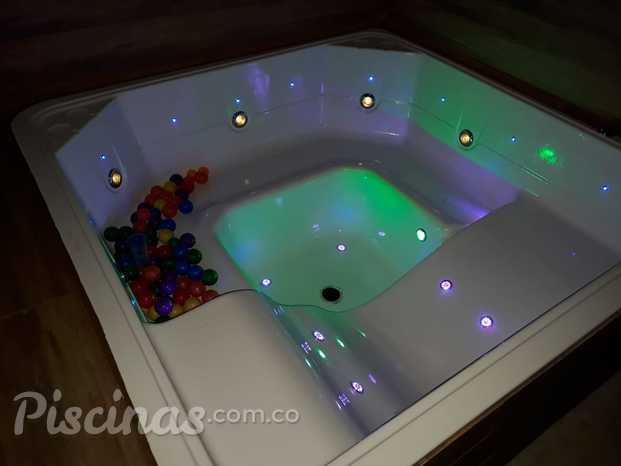 jacuzzi fibra de vidrio de 6 puestos