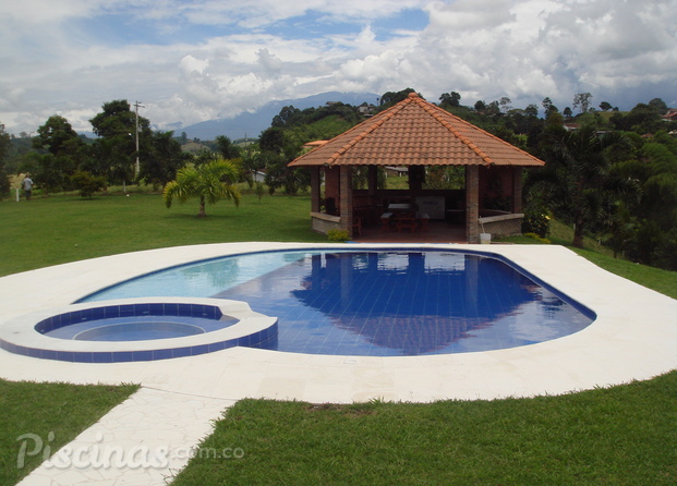 Piscinas con kiosko