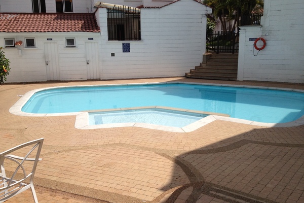 Calefaccion de una piscina en conjunto cerrado